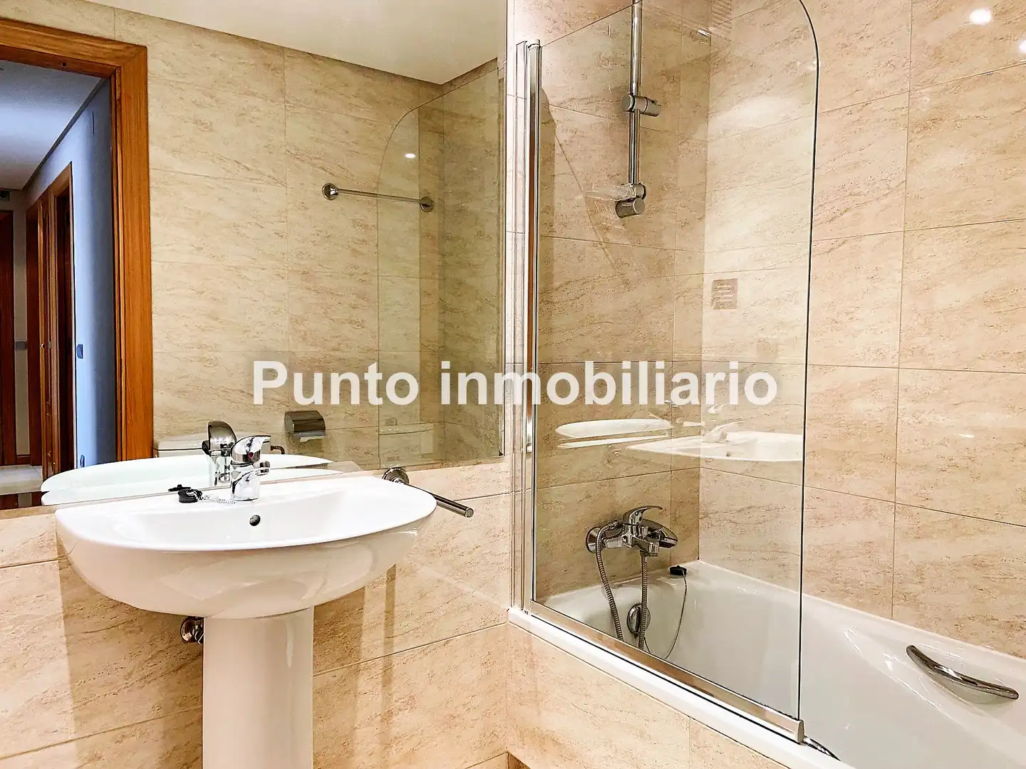 Bany de Pis de lloguer en Valladolid amb Calefacció, Traster i Piscina
