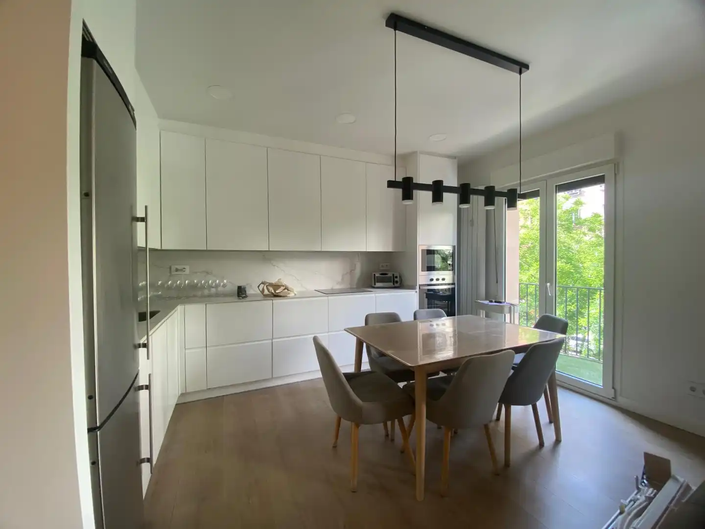 Cuina de Apartament de lloguer en Madrid amb Aire condicionat, Calefacció i Moblat