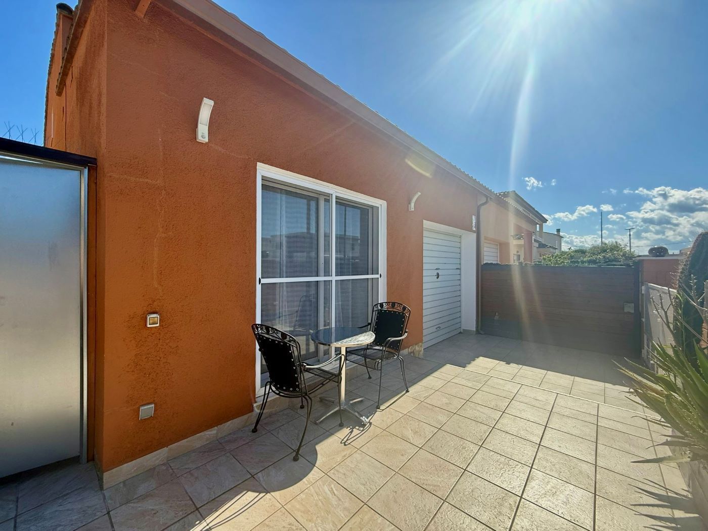 Exterior view of House or chalet for sale in Sant Pere Pescador  with Air Conditioner, Heating and Private garden