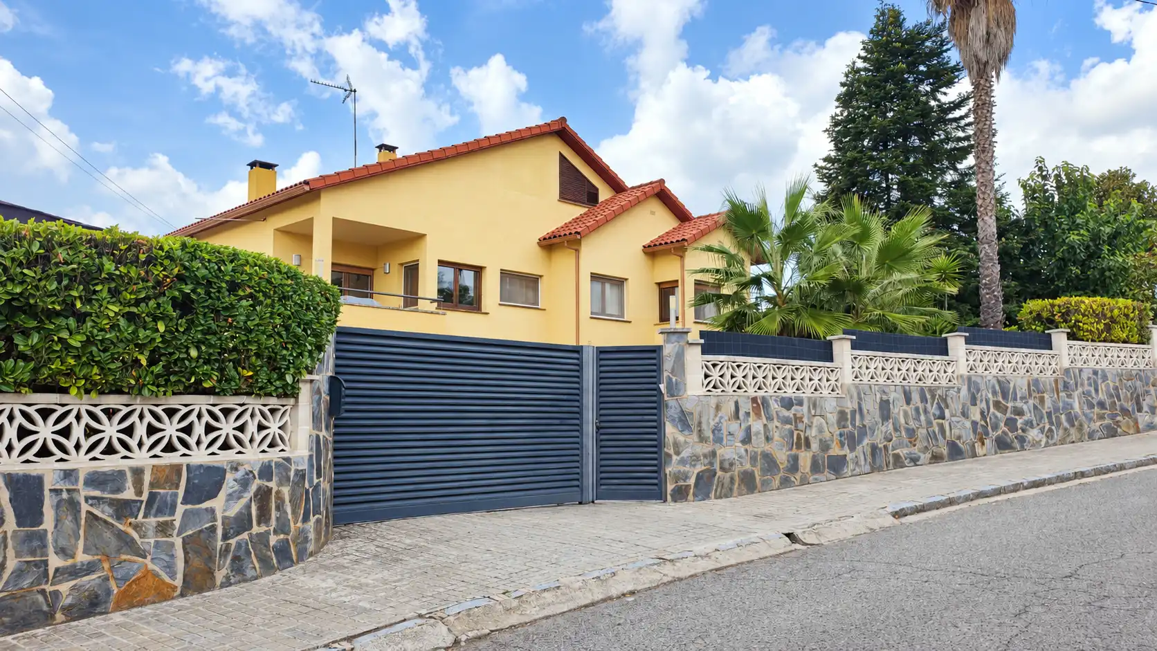 Detached house with pool for sale in Bigues i Riells del Fai, imagen 3