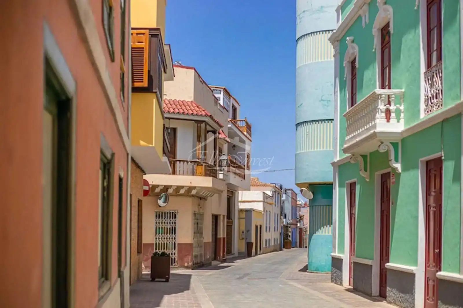 Vista exterior de Casa o xalet en venda en Guía de Isora amb Aire condicionat, Terrassa i Traster