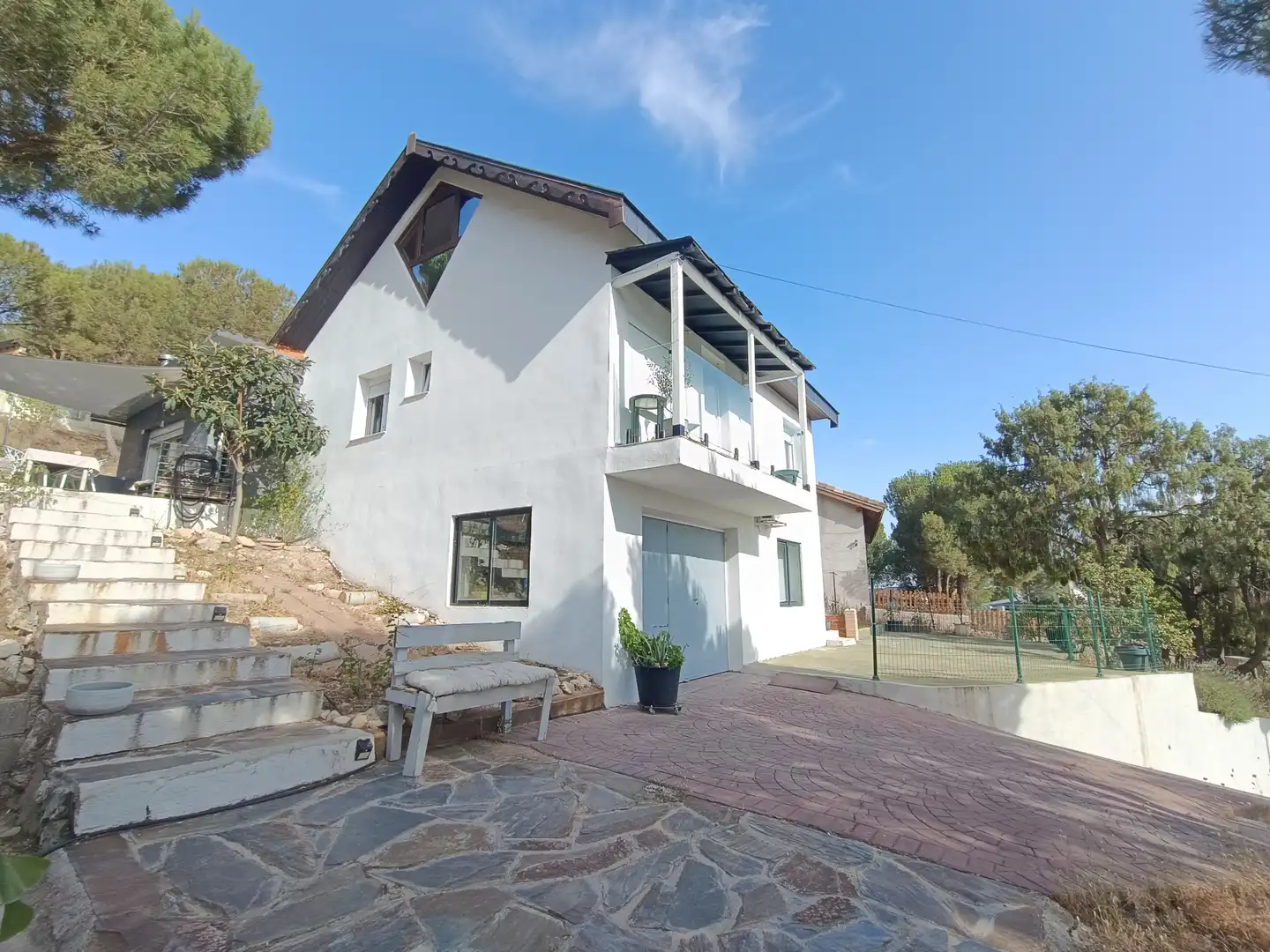 Vista exterior de Casa o xalet en venda en Villanueva del Pardillo amb Aire condicionat, Calefacció i Jardí privat