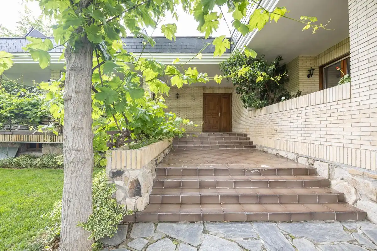 Vista exterior de Casa o chalet en venta en Boadilla del Monte con Aire acondicionado, Calefacción y Jardín privado