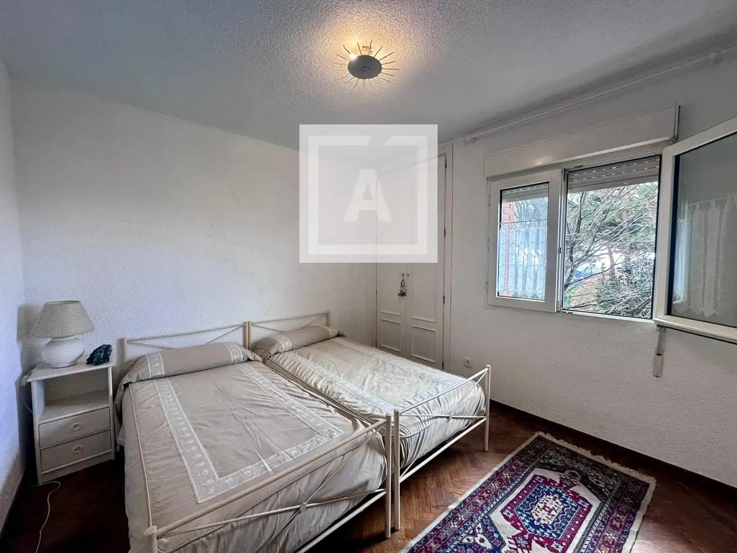 Habitación de Casa adosada en venta en Población de Arroyo con Aire acondicionado, Calefacción y Jardín privado