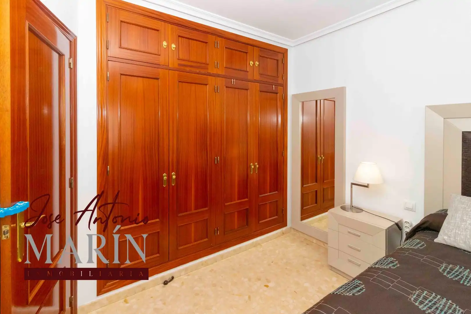 Habitación de Casa adosada en venta en Badajoz con Aire acondicionado, Calefacción y Trastero
