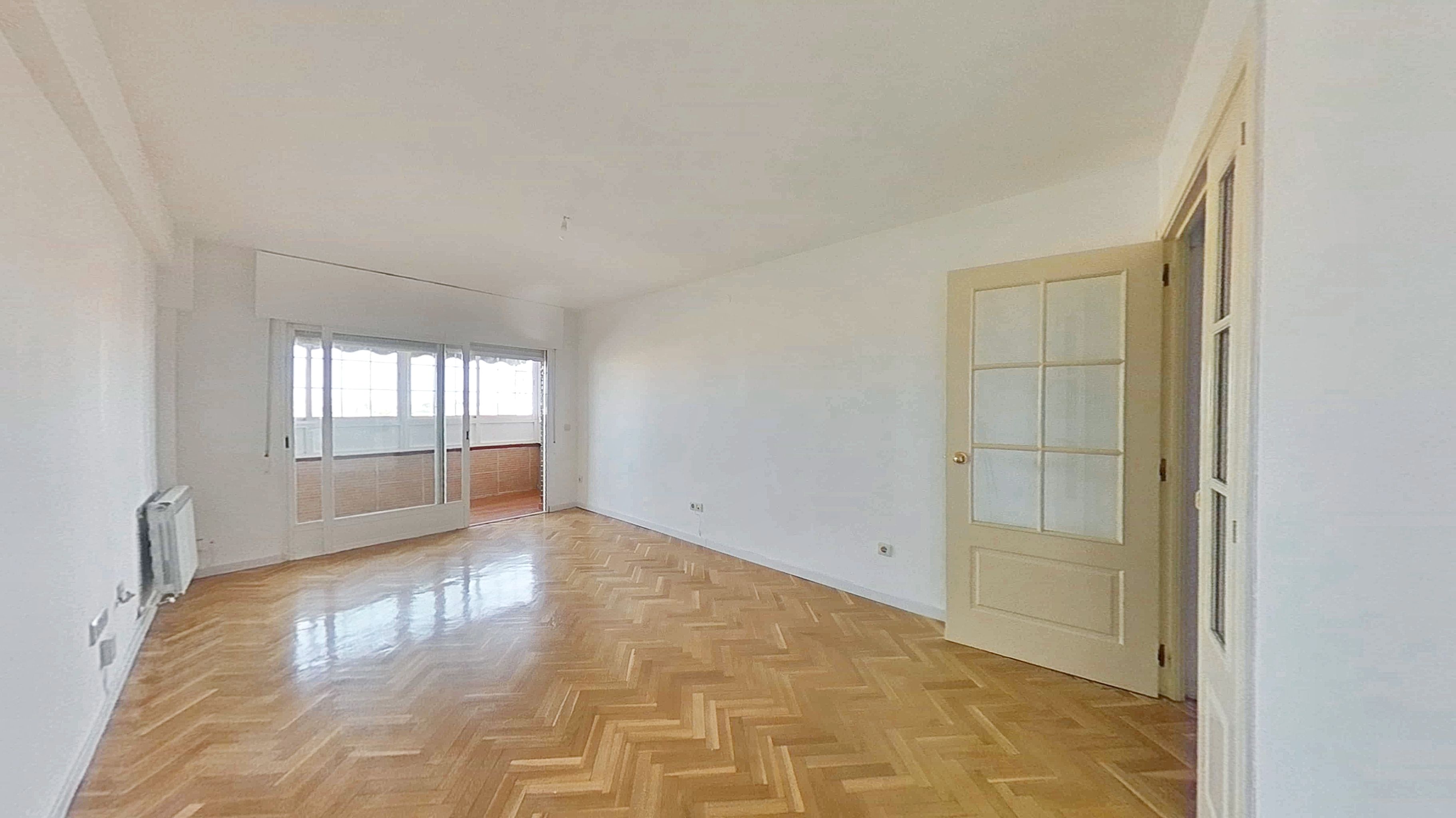 Living room of Flat for sale in Alcalá de Henares  with Heating, Parquet flooring and Terrace
