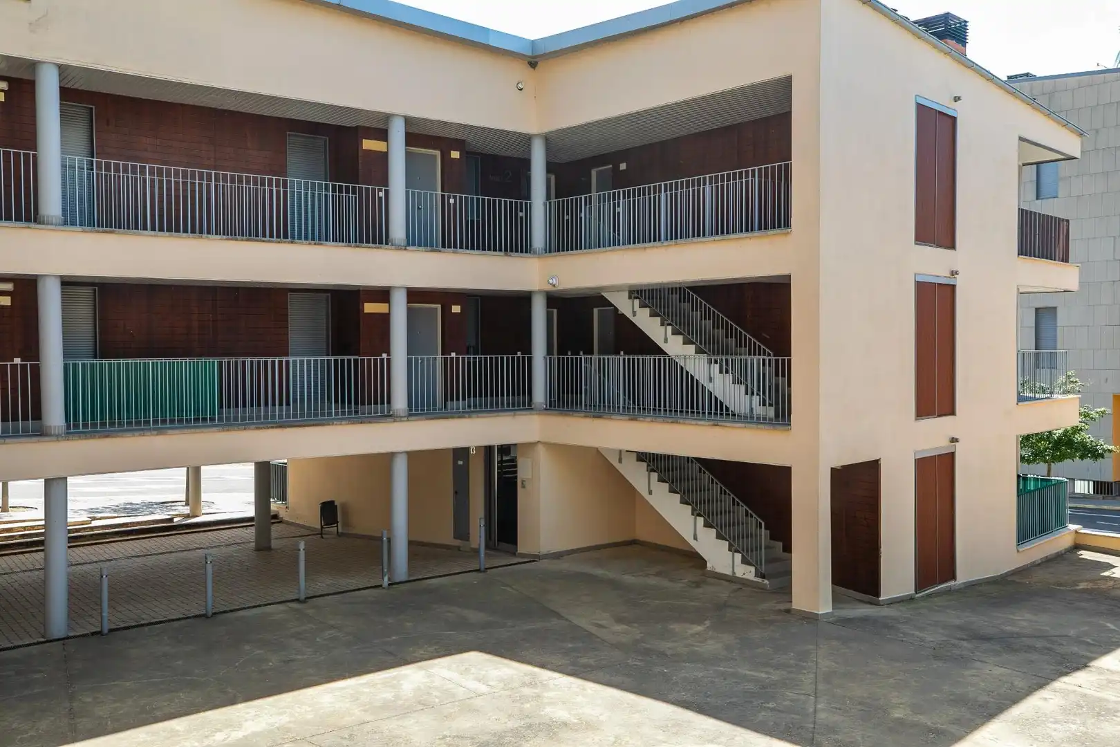 Außenansicht von Wohnung zum Verkauf in Sabiñánigo mit Heizung, Parkett und Terrasse