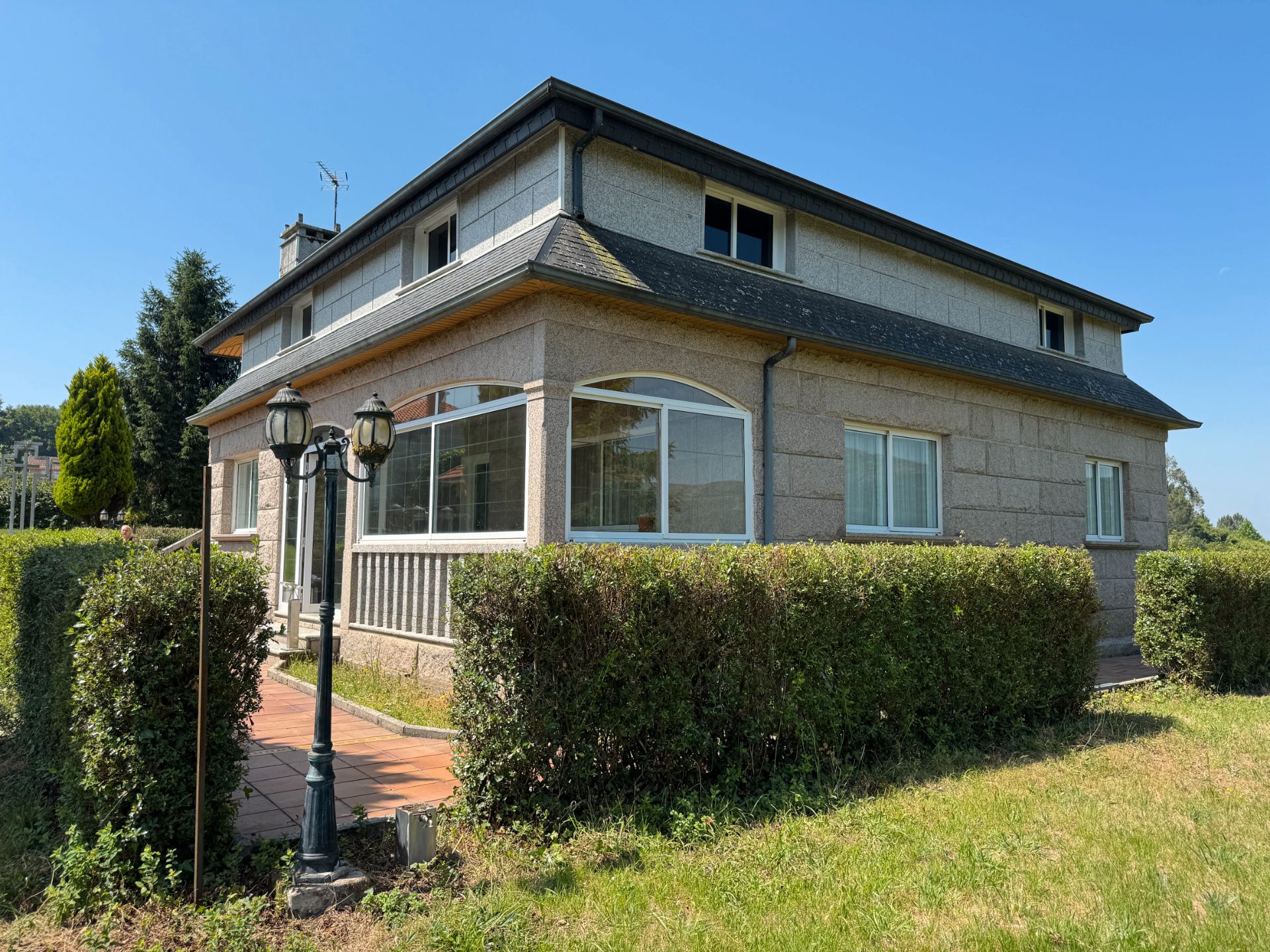 Vista exterior de Casa o xalet en venda en Covelo amb Calefacció, Jardí privat i Terrassa