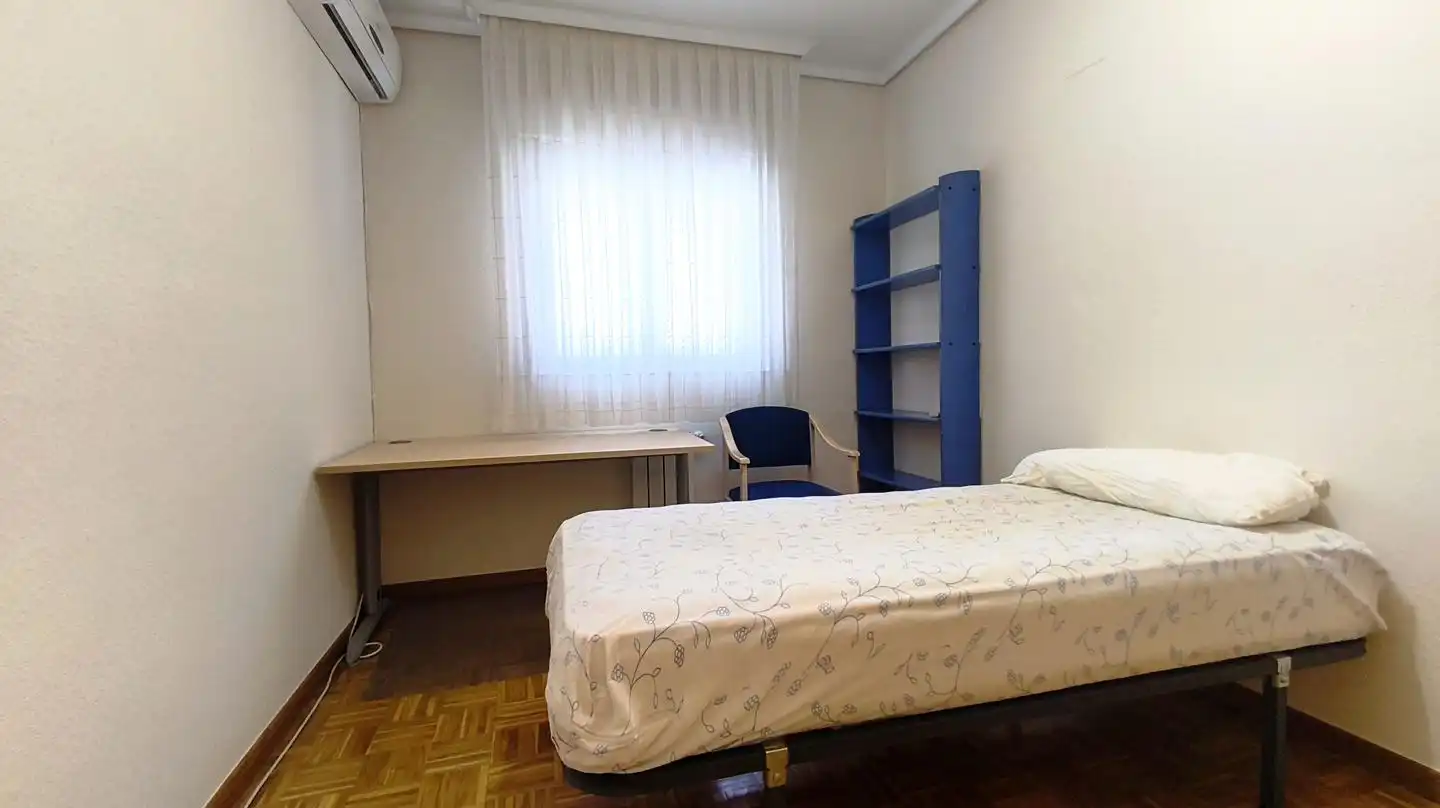 Bedroom of Ground floor for rent in Madrid  with Air Conditioner, Heating and Parquet flooring