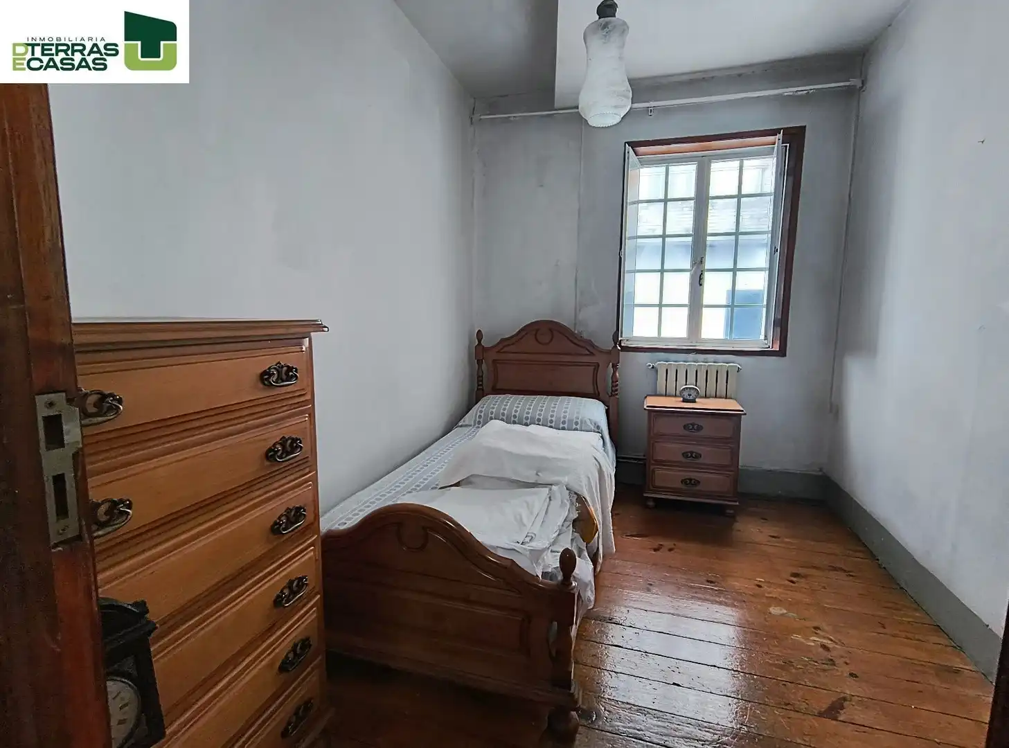 Dormitori de Casa o xalet en venda en Pontevedra Capital  amb Terrassa, Traster i Moblat
