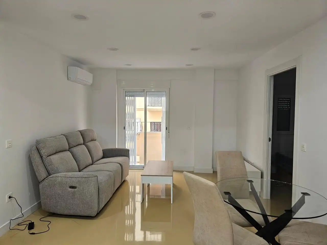 Wohnzimmer von Wohnung zur Miete in Almería mit Klimaanlage und Möbliert