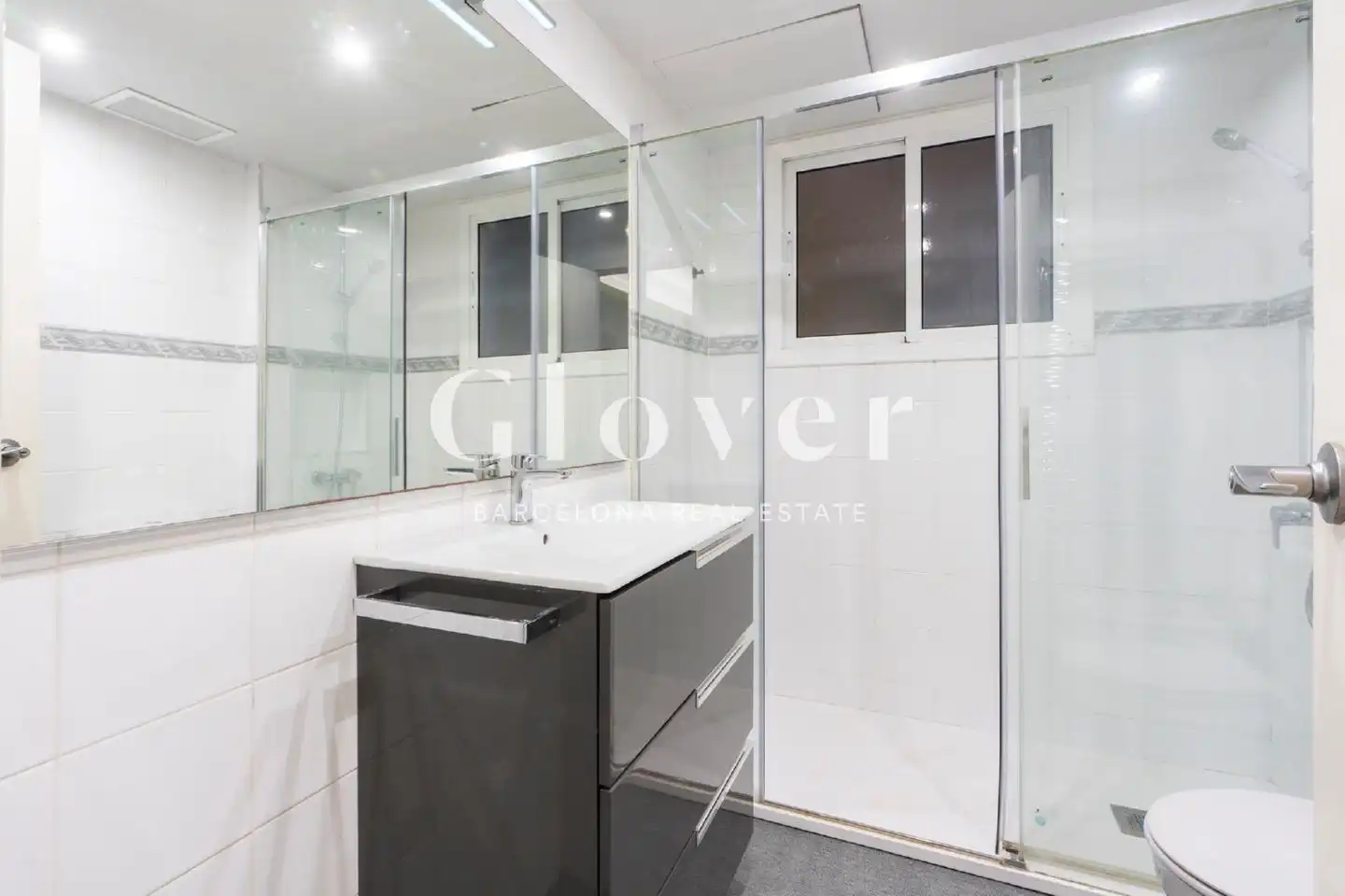 Baño de Piso en venta en Barcelona con Aire acondicionado, Calefacción y Terraza