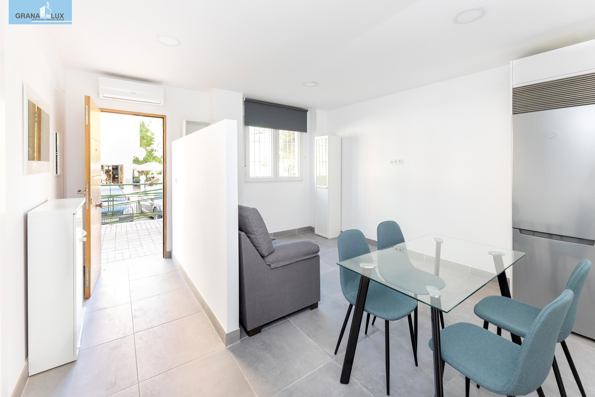 Bedroom of Apartment for sale in  Granada Capital