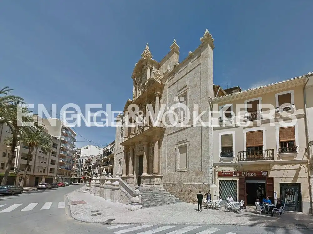 Vista exterior de Pis de lloguer en Llíria amb Calefacció, Moblat i Balcó