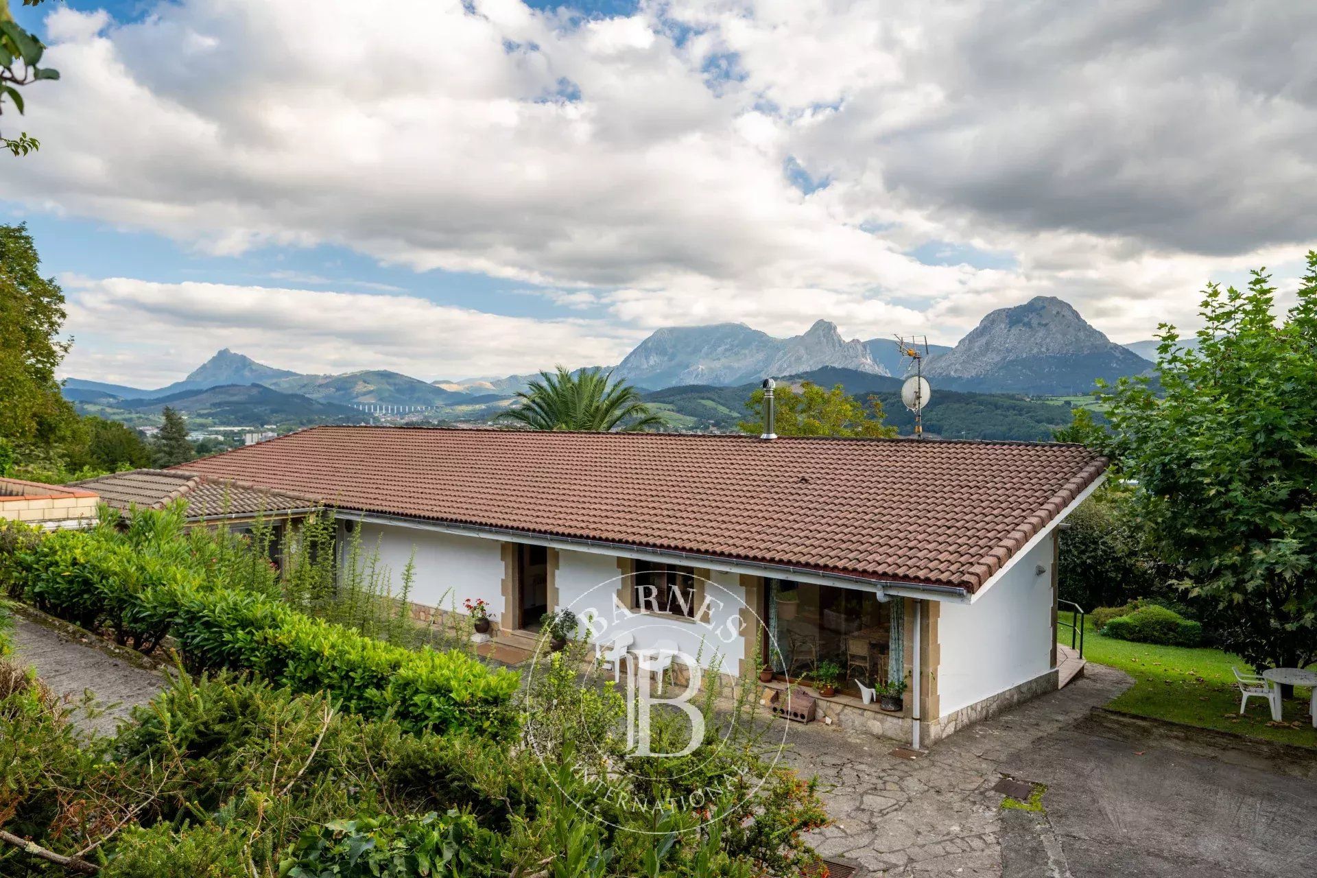 Vista exterior de Casa o xalet en venda en Iurreta amb Calefacció, Jardí privat i Internet