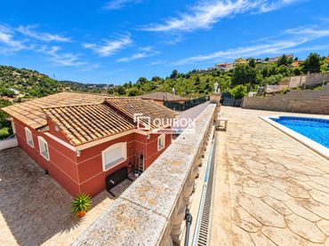 Xalet amb piscina en venda a Castellet i la Gornal