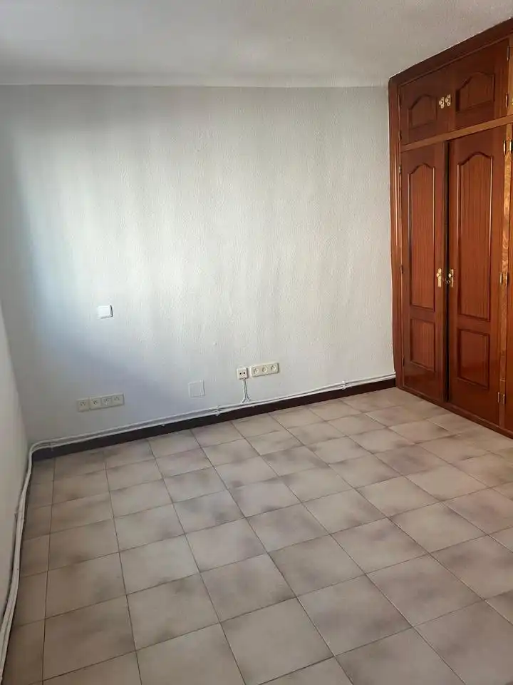 Piso de alquiler en Madrid con Calefacción, Amueblado y Se aceptan mascotas