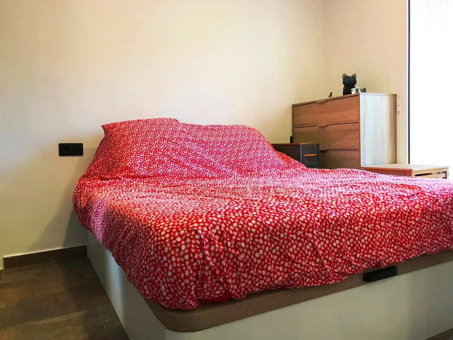 Schlafzimmer von Dachboden zum Verkauf in Roses mit Klimaanlage und Terrasse