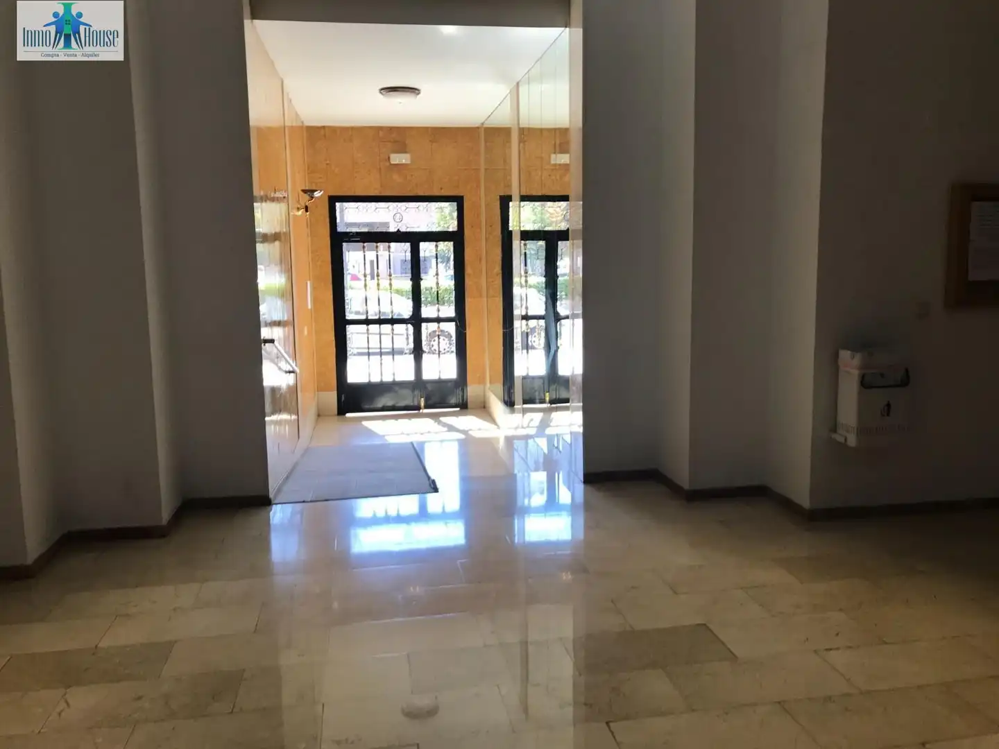 Appartamento con terrazza in affitto a Hospital