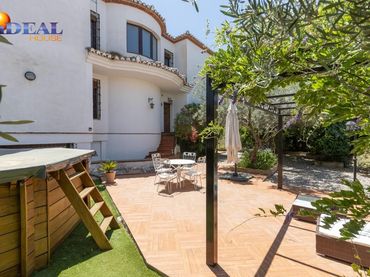 Casa con piscina en venta en Calle TORTOLA (VENT)