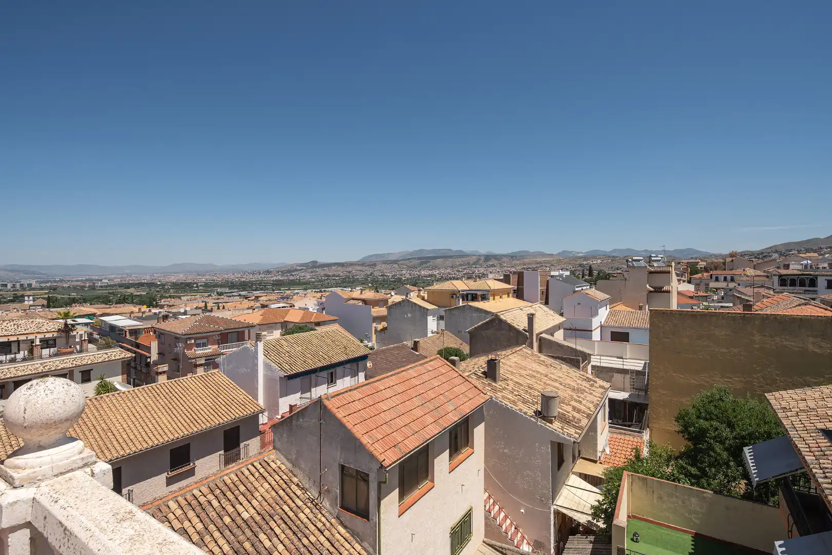 Vista exterior de Casa adosada en venda en La Zubia amb Calefacció, Terrassa i Moblat