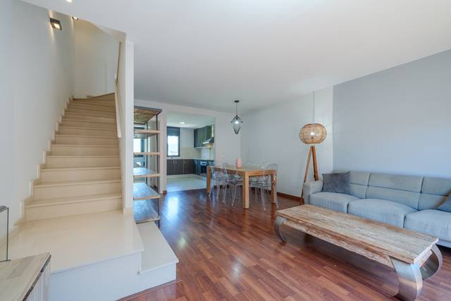 Casa adosada en Venta en Carrer Mestral en Centre