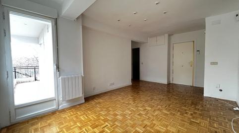 Photo 5 of Flat to rent in Calle Añastro, Apóstol Santiago,  Madrid Capital