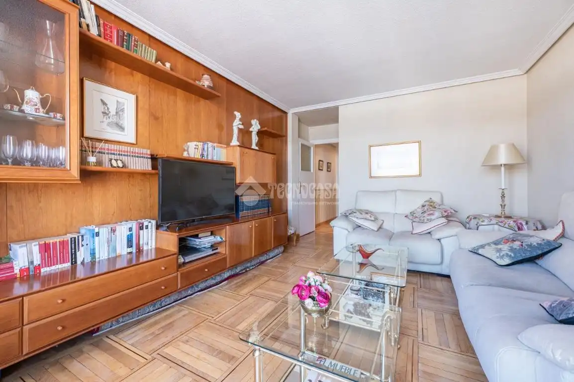 Sala de estar de Piso en venta en Madrid con Calefacción, Parquet y Balcón