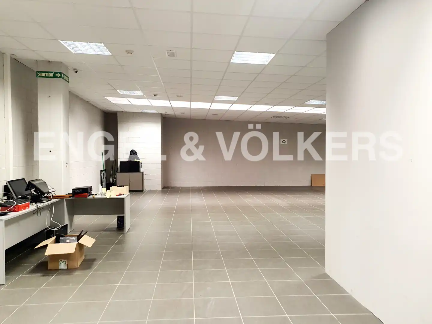 Nau industrial en venda en Cornellà de Llobregat
