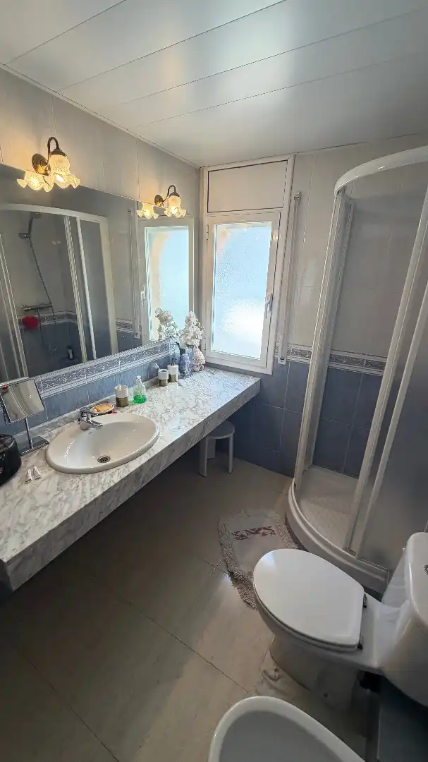 Baño de Casa adosada en venta en El Vendrell con Calefacción, Jardín privado y Terraza