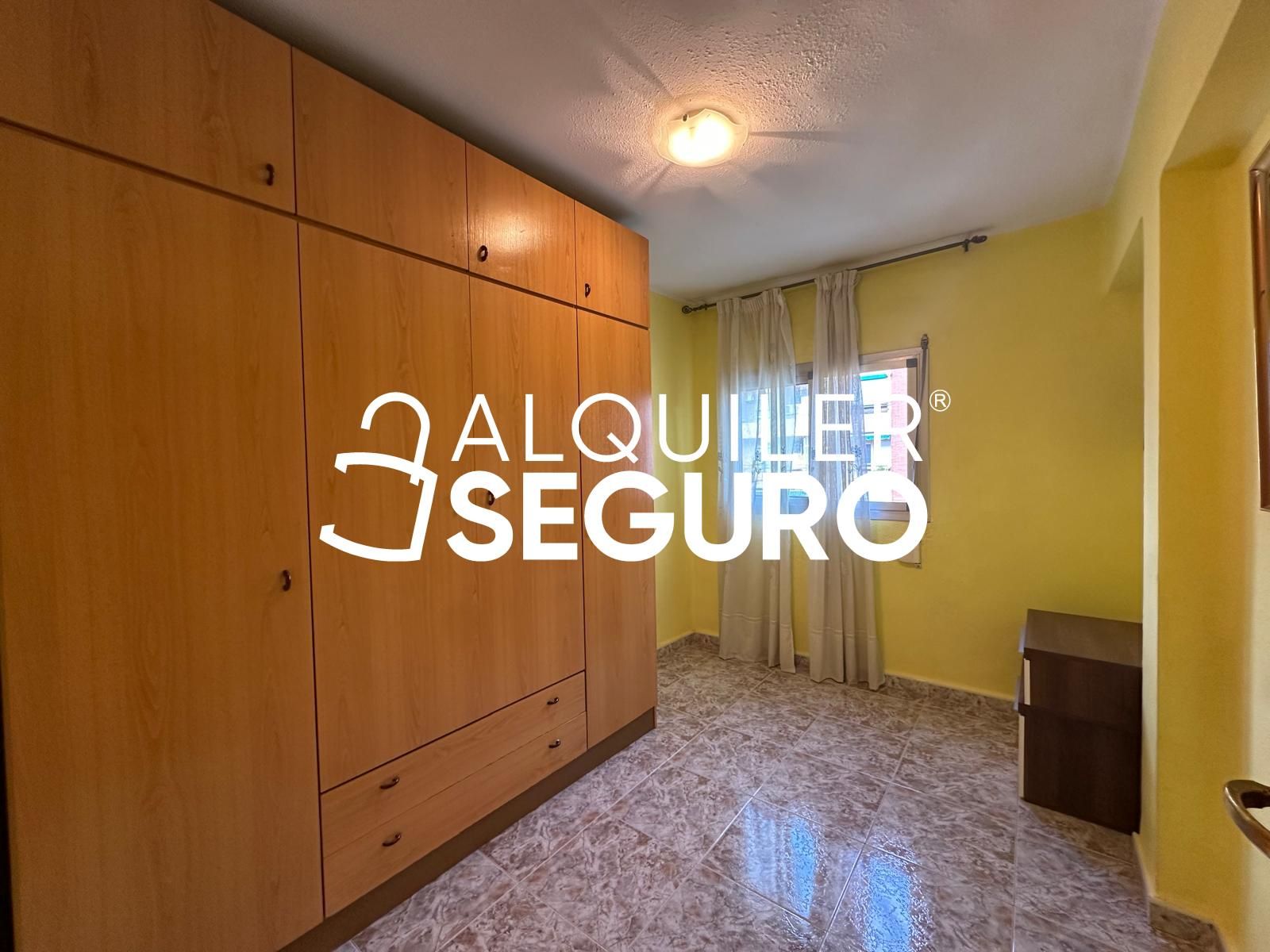 Habitación de Piso de alquiler en  Valencia Capital con Aire acondicionado y Amueblado