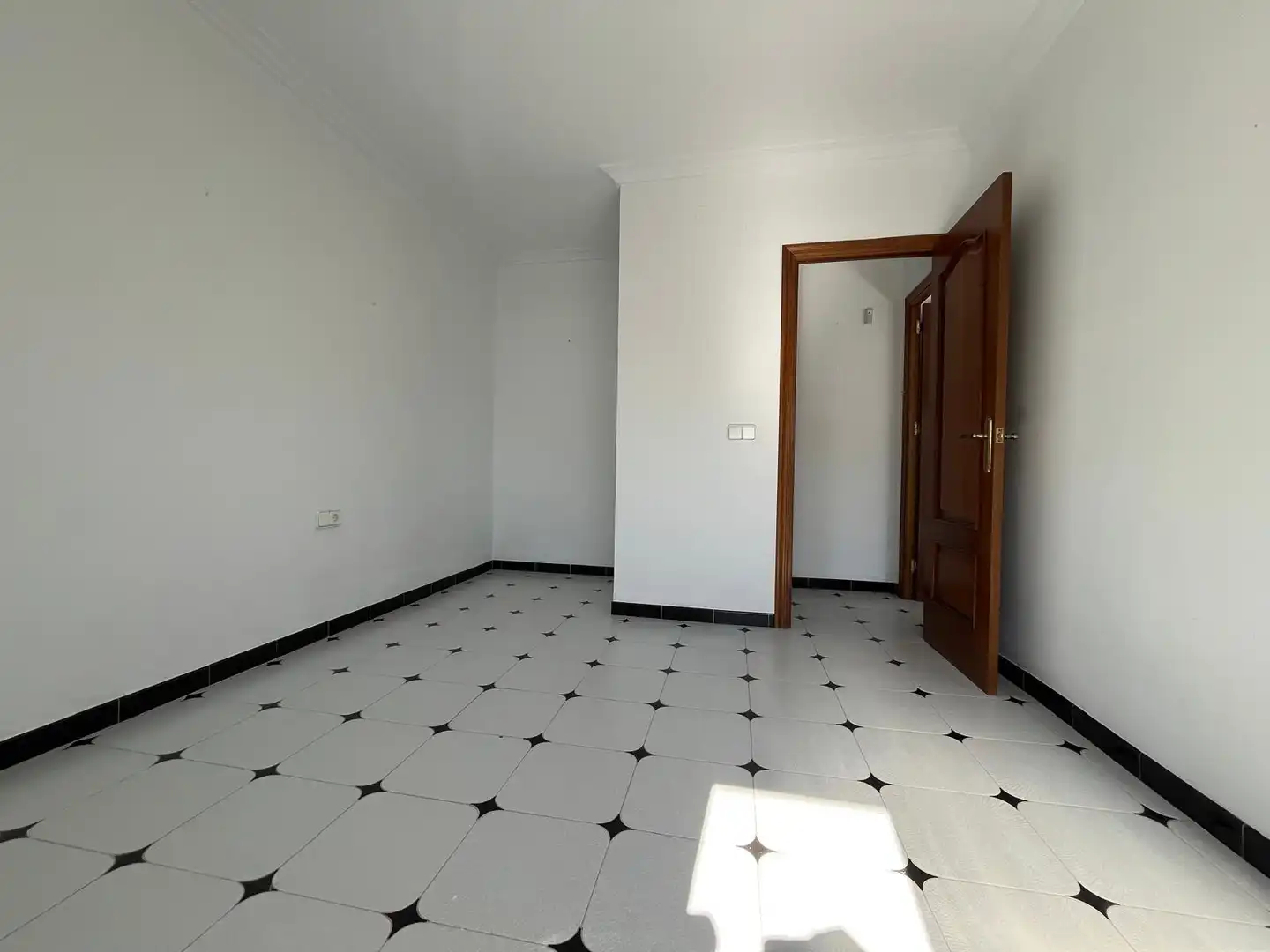 Schlafzimmer von Haus oder Chalet zum Verkauf in Dos Hermanas mit Terrasse, Abstellraum und Balkon