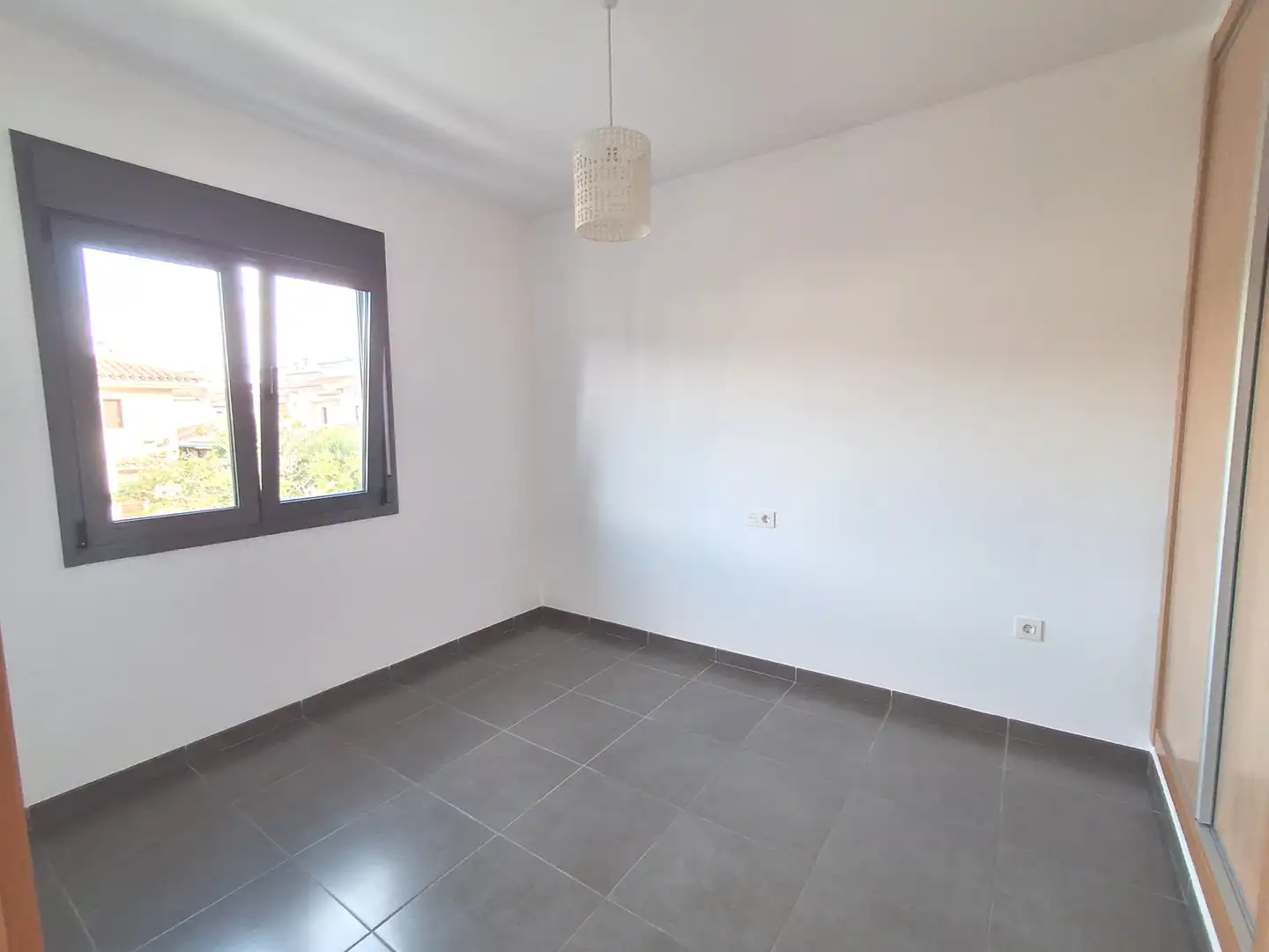 Habitación de Casa adosada en venta en Mont-roig del Camp con Aire acondicionado, Jardín privado y Terraza