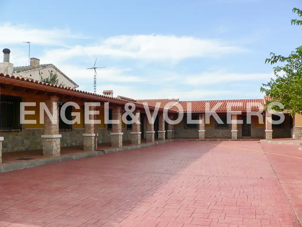 Vista exterior de Residencial en venta en Alhambra