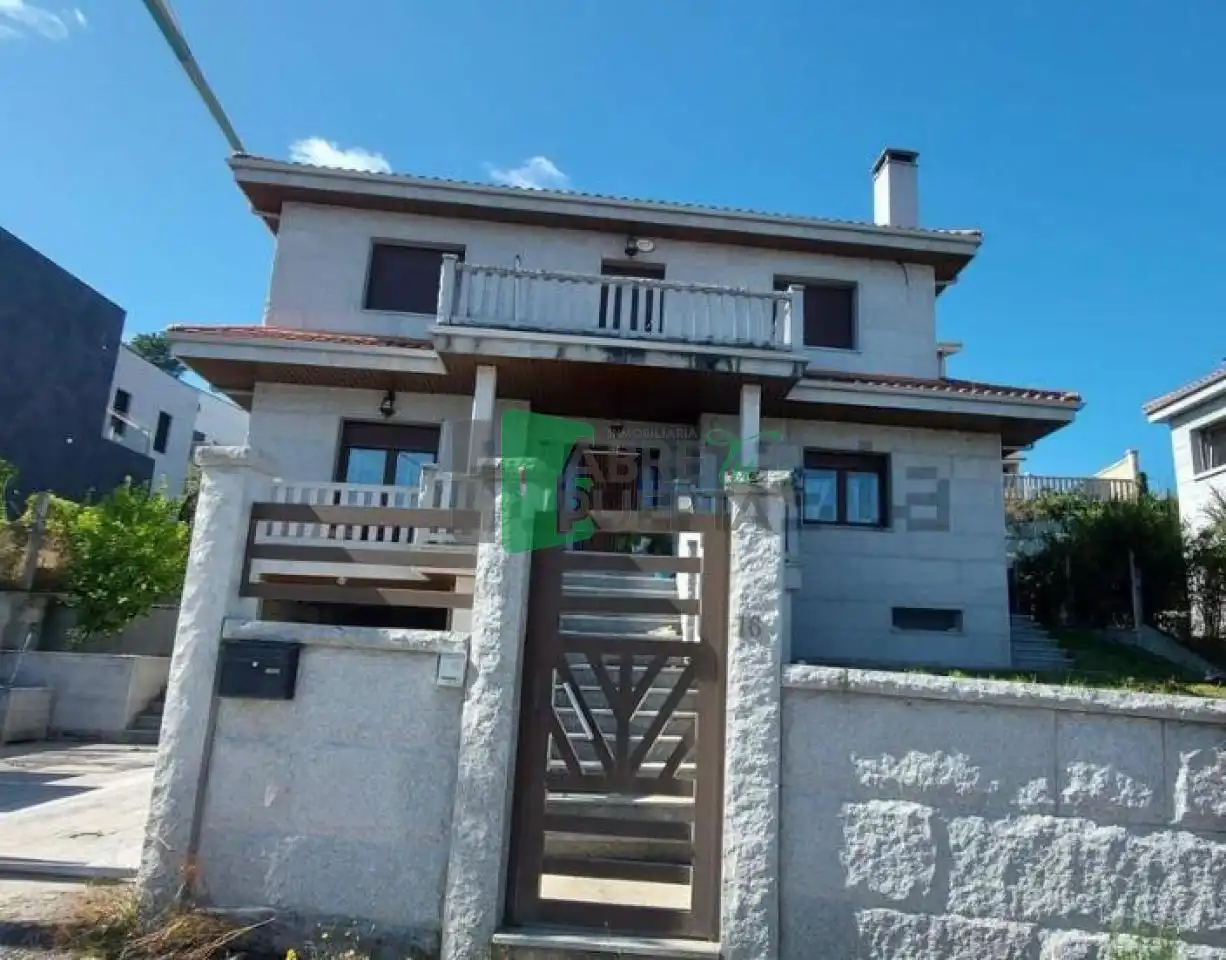 Xalet amb jardí en venda a Milladoiro