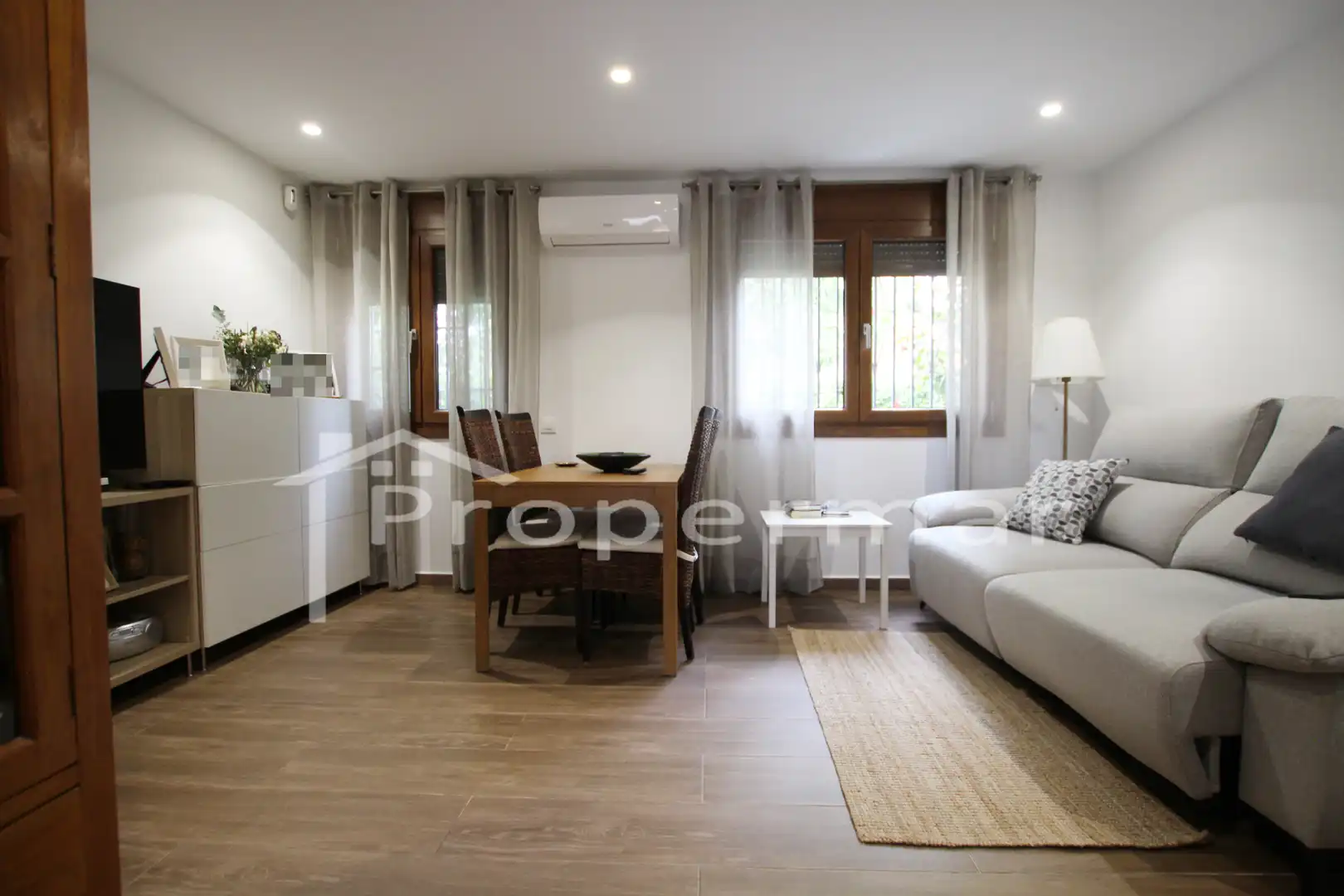 Sala d'estar de Planta baixa en venda en Mataró amb Aire condicionat, Calefacció i Jardí privat