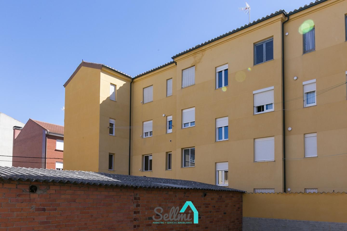 Außenansicht von Wohnung zum verkauf in Villarejo de Órbigo mit Parkett