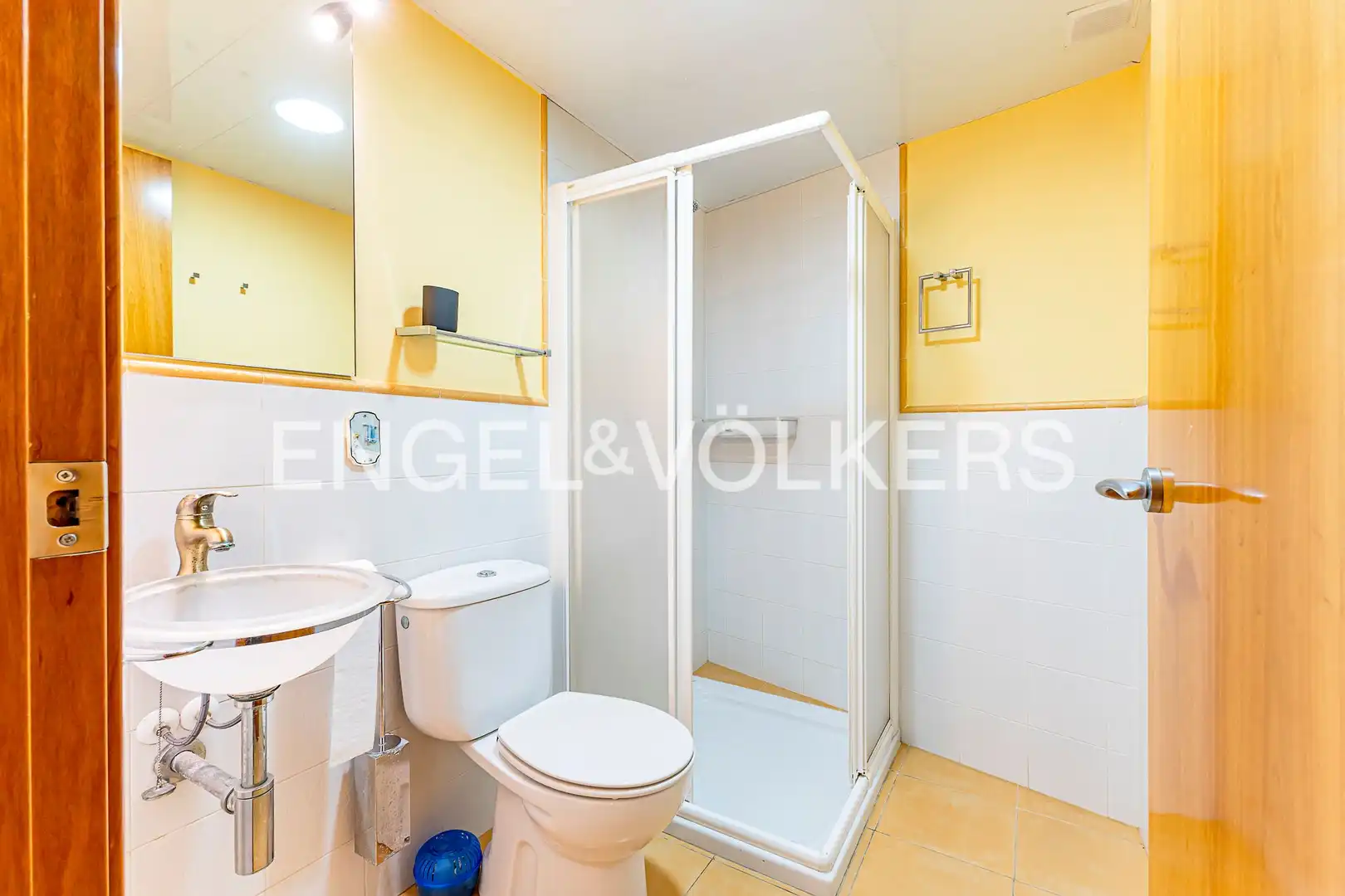Badezimmer von Wohnungen zum Verkauf in Torrelles de Llobregat mit Heizung und Terrasse