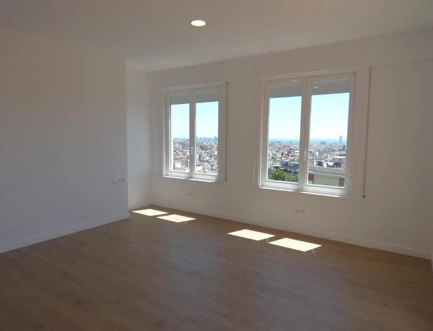 Wohnzimmer von Dachboden zur Miete in Barcelona mit Parkett