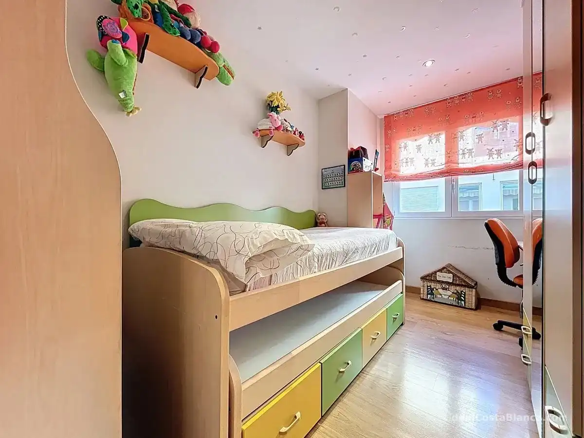 Dormitori de Apartament en venda en Pueblo - Urbanizaciones