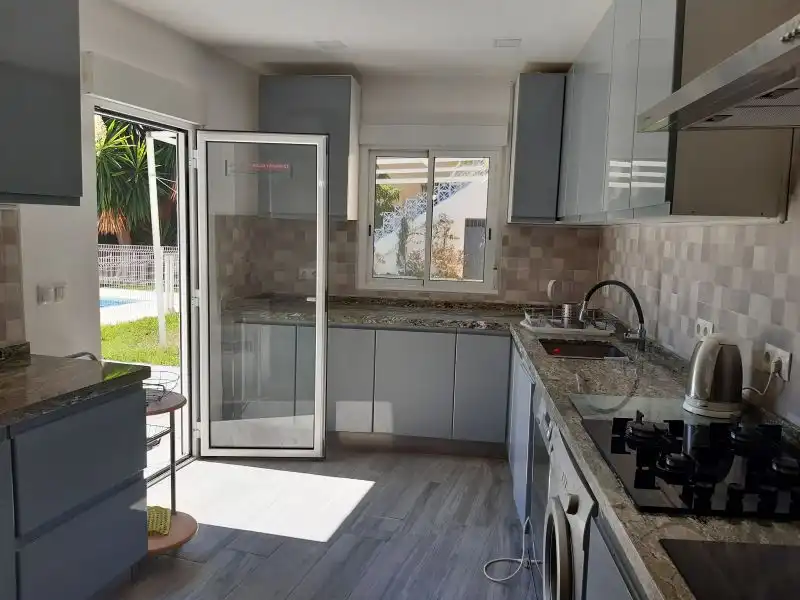 Cuina de Casa o xalet en venda en Mijas amb Aire condicionat, Jardí privat i Terrassa