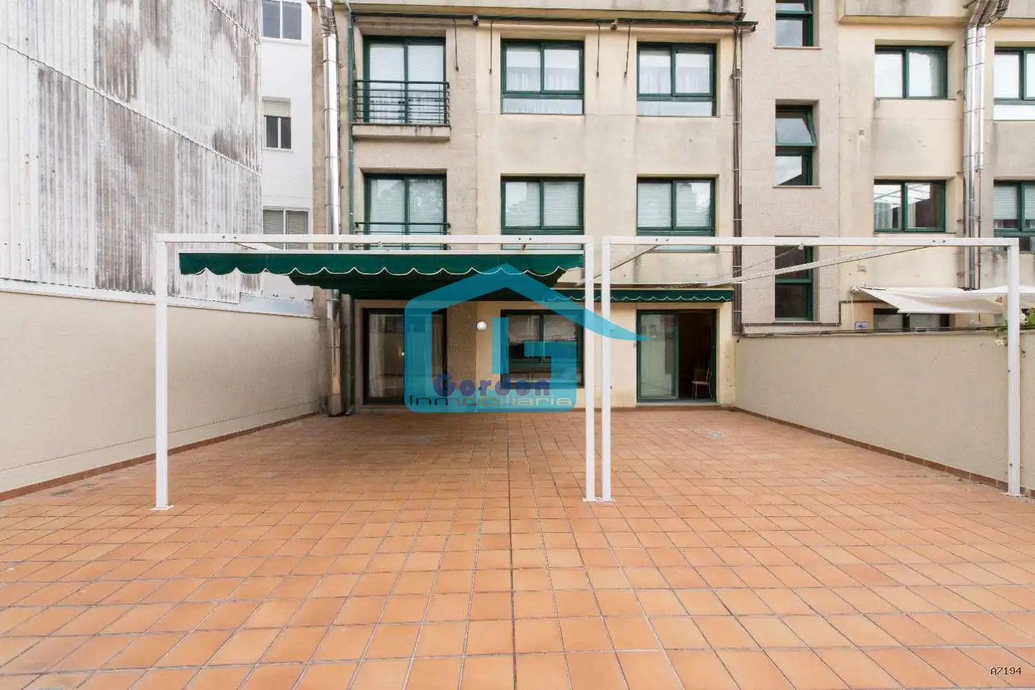 Vista exterior de Piso en venta en O Grove   con Calefacción, Terraza y Piscina