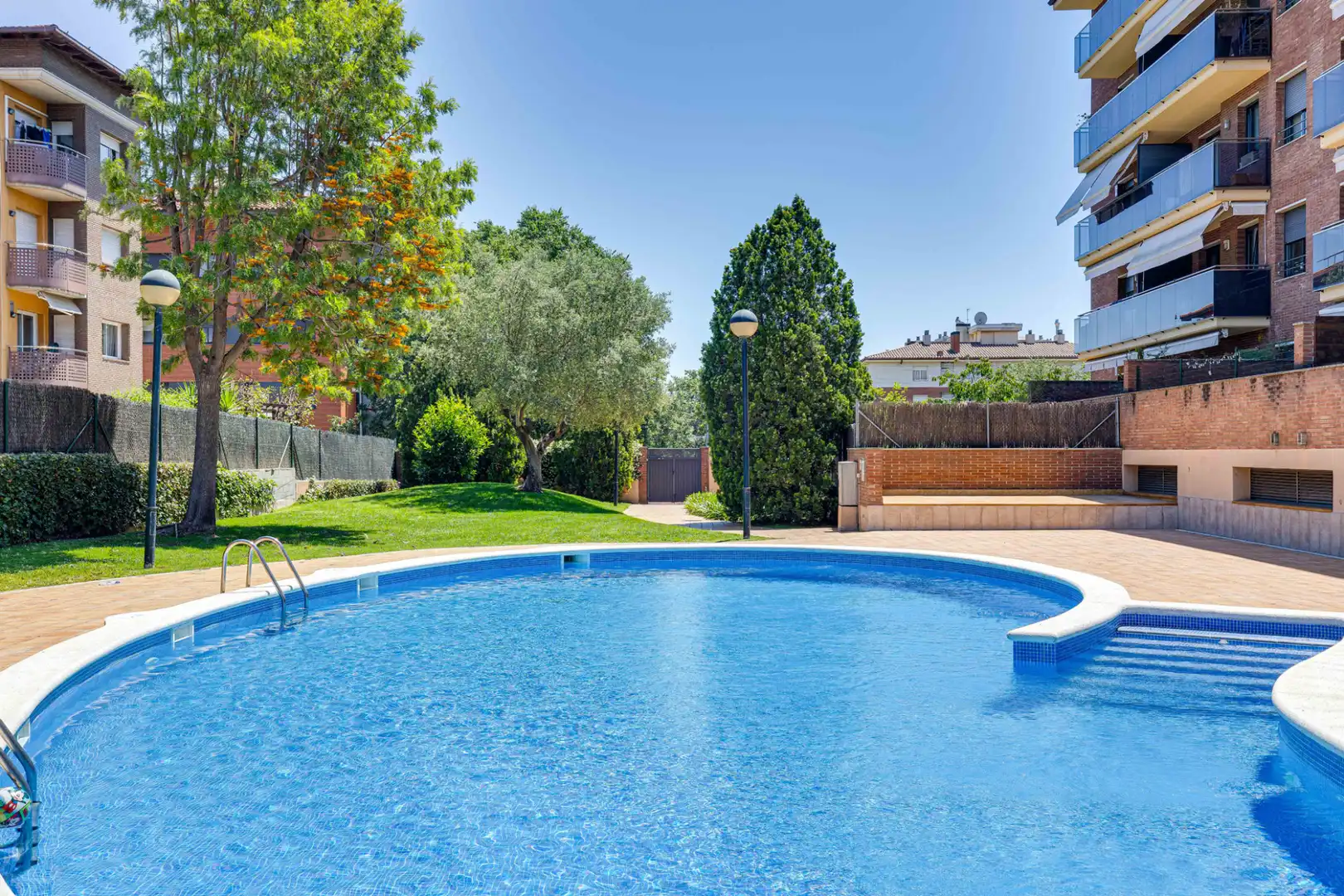 Swimming pool of Flat for sale in Sant Cugat del Vallès  with Air Conditioner, Heating and Parquet flooring