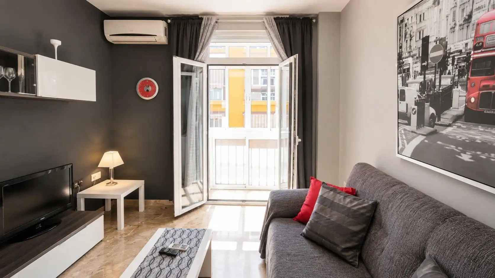 Living room of Flat for sale in Málaga  with Air Conditioner, Storage room and Balcony