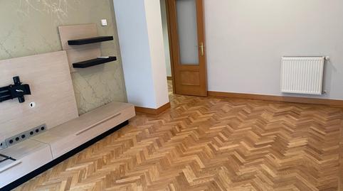 Foto 2 de Piso de alquiler en Calle del Valle del Silencio, Valdezarza,  Madrid Capital