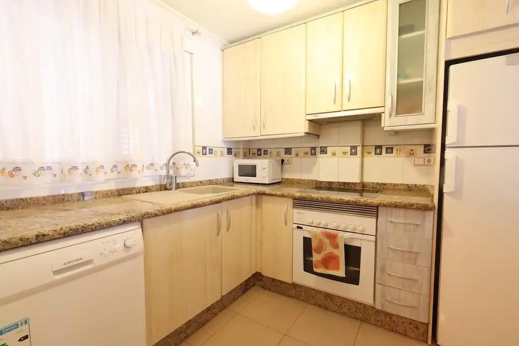 Cocina de Apartamento de alquiler en Orihuela con Aire acondicionado, Calefacción y Terraza