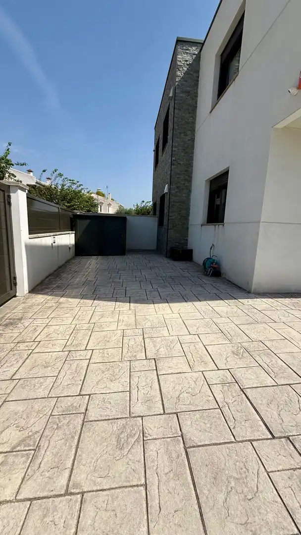 Casa bifamiliare con piscina in vendita a Carrer MANUEL BERGES, imagen 2