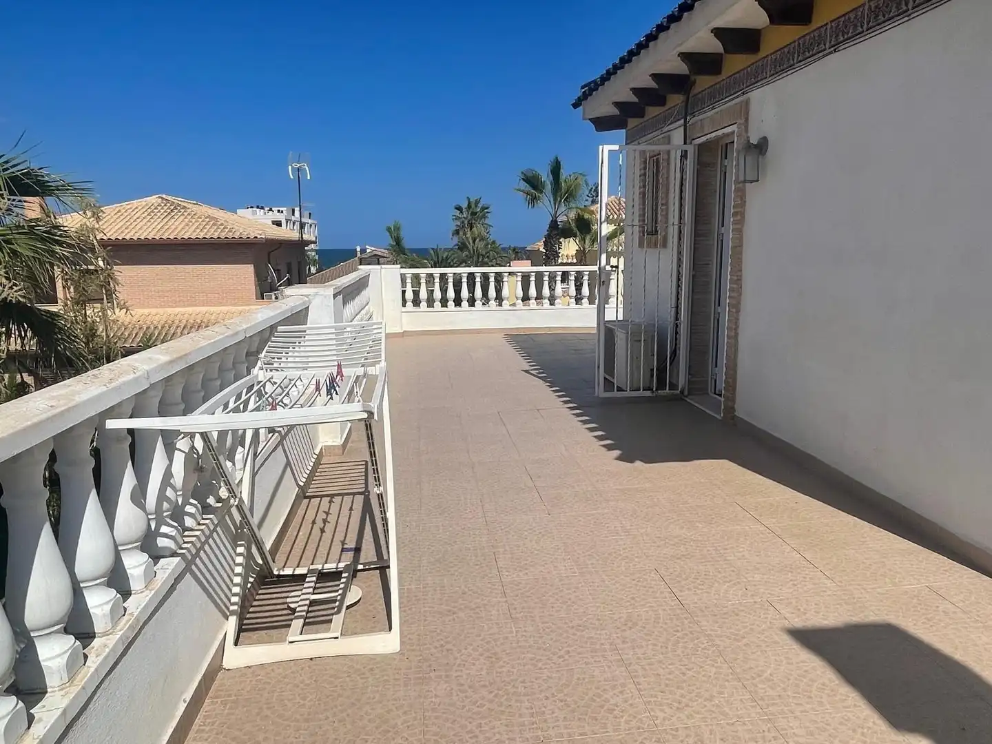 Terrassa de Casa adosada en venda en Torrevieja amb Aire condicionat, Calefacció i Jardí privat