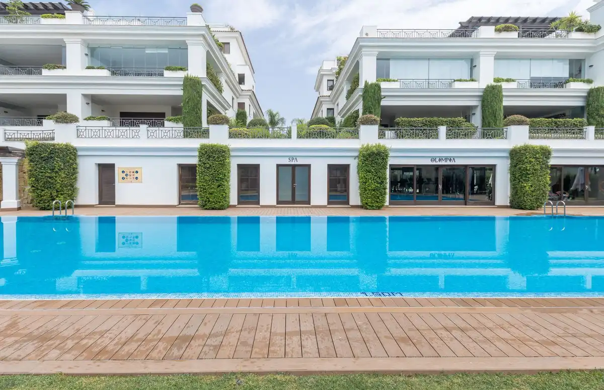 Duplex avec piscine à vendre à Estepona Pueblo