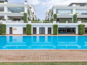 Dúplex amb piscina en venda a Estepona Pueblo